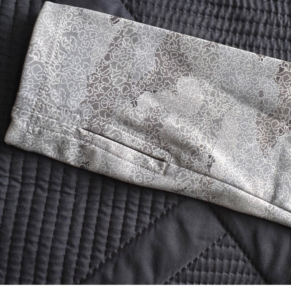 Mono B Womens Small Grey Camo Leopard Quarter Zip Cropped Active Top - Picture 4 of 9